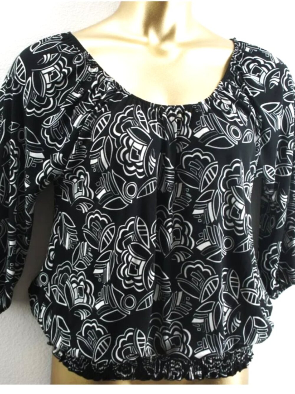 White House Black Market Top size L